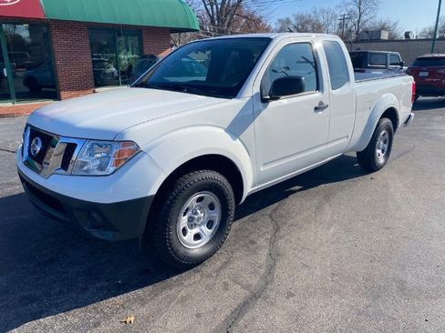 Used 2019 Nissan Frontier S image 1