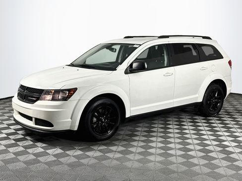 Used 2020 Dodge Journey SE w/ SE Popular Equipment Group FWD image 4
