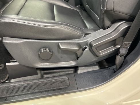 Used 2025 Ford Bronco Badlands image 10