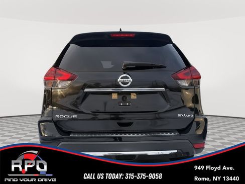 Used 2018 Nissan Rogue SV image 4
