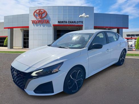 Used 2023 Nissan Altima 2.5 SR FWD image 4