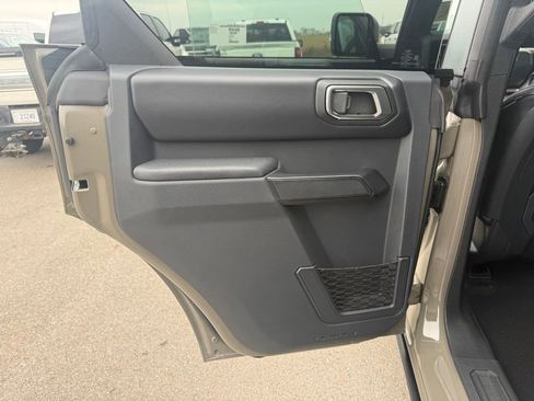 New 2025 Ford Bronco Badlands image 11