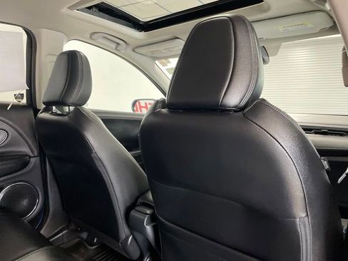 Used 2021 Honda HR-V Touring image 10