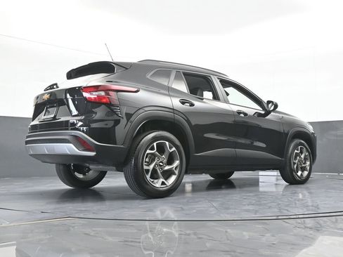 Used 2025 Chevrolet Trax LT w/ Driver Confidence Package FWD image 56