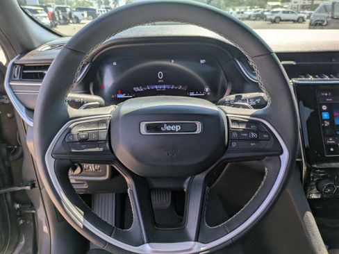 Used 2023 Jeep Grand Cherokee Altitude image 22