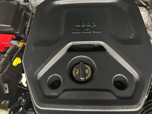 Used 2025 Jeep Wrangler Unlimited Sahara w/ Safety Group AWD/4WD image 10