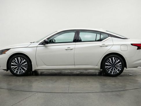 Used 2025 Nissan Altima 2.5 SV FWD image 5