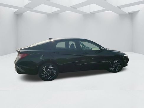 New 2025 Hyundai Elantra SEL image 4