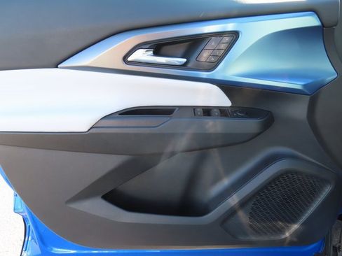 Used 2025 Chevrolet Equinox EV LT w/ Convenience Package II image 10