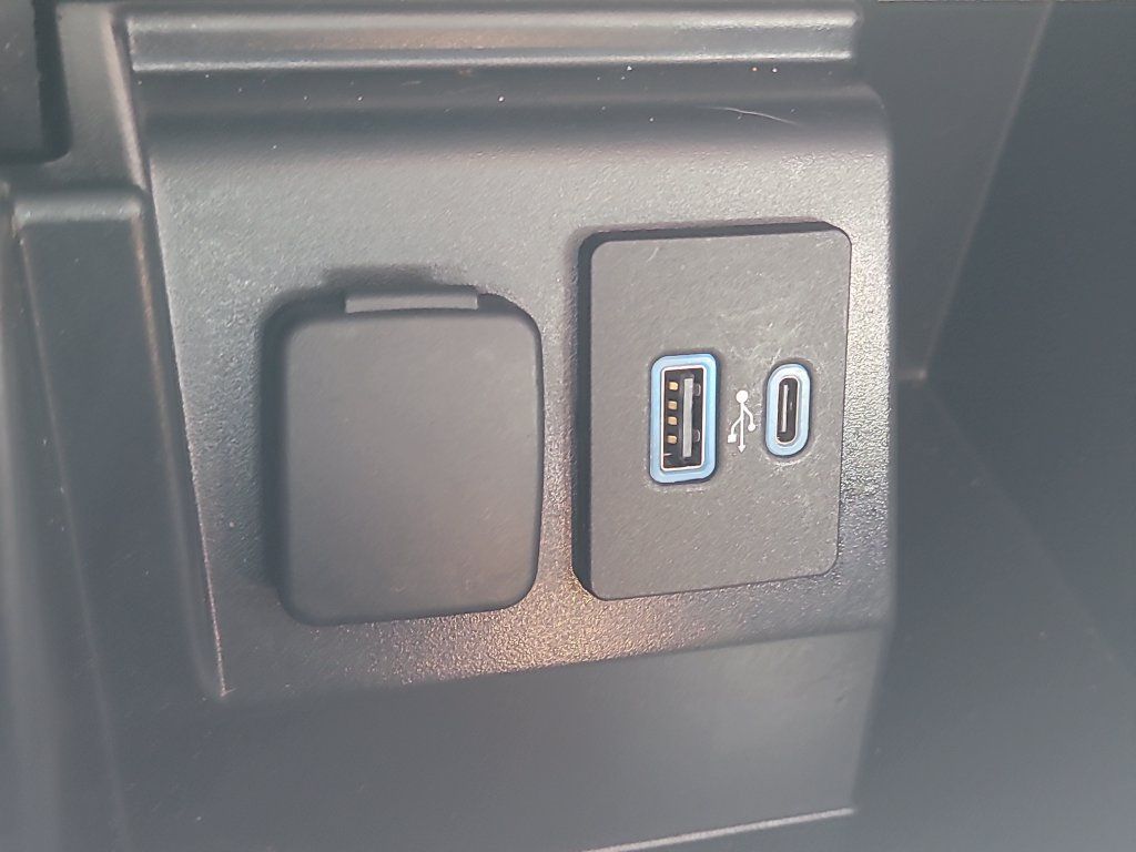 Used 2021 Ford Explorer XLT w/ Equipment Group 202A RWD image 26
