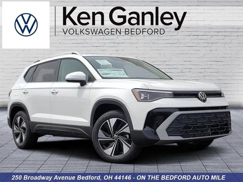 New 2026 Volkswagen Taos SE AWD/4WD image 1