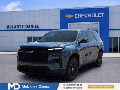 New 2026 Chevrolet Traverse LT w/ Enhanced Driving Package FWD image 2