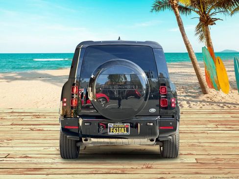 Used 2023 Land Rover Defender 130 X-Dynamic SE image 5