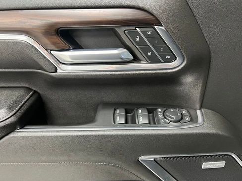 Used 2024 GMC Sierra 3500 SLT w/ SLT Convenience Package image 24