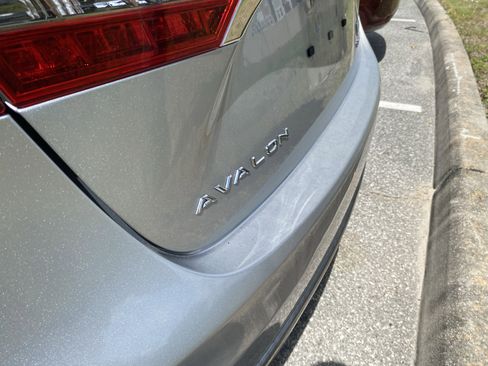 Used 2018 Toyota Avalon Limited FWD image 11
