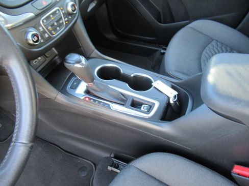 Used 2020 Chevrolet Equinox LT FWD image 17