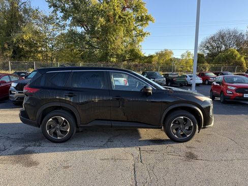 Used 2024 Nissan Rogue SV image 10