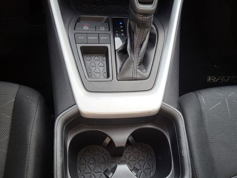 Used 2020 Toyota RAV4 XLE w/ Carpet Mat Package FWD image 26