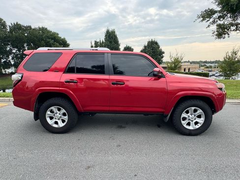 Used 2017 Toyota 4Runner SR5 RWD image 28