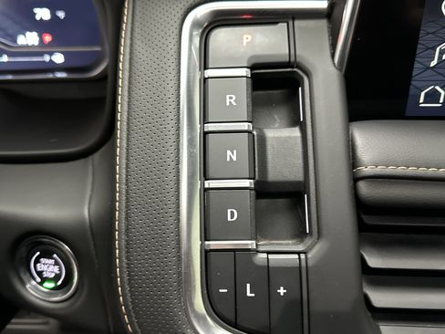 Used 2023 GMC Yukon XL AT4 image 43