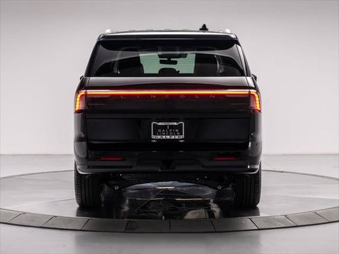 New 2026 Lincoln Navigator Premiere AWD/4WD image 4