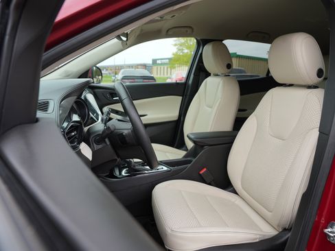 Used 2021 Buick Encore GX Essence AWD/4WD image 12