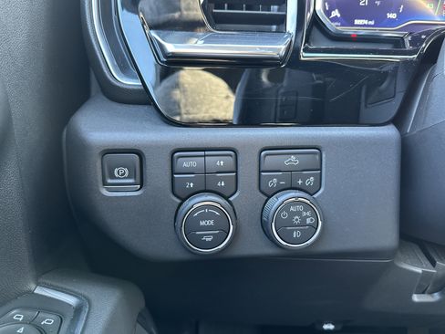 Used 2022 Chevrolet Silverado 1500 LT Trail Boss w/ Convenience Package II image 23