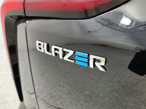 New 2026 Chevrolet Blazer EV LT AWD/4WD image 17