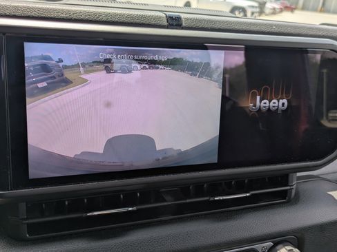 Used 2024 Jeep Wrangler Sport AWD/4WD image 19