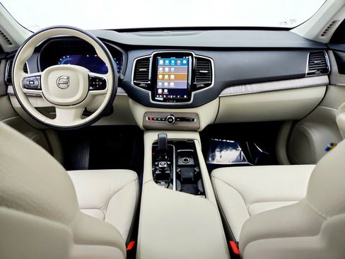 Used 2024 Volvo XC90 B6 Plus image 19