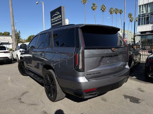 Used 2022 Cadillac Escalade Premium Luxury image 7