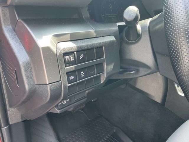 Used 2025 Toyota Tacoma SR5 AWD/4WD image 21