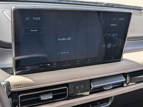 Used 2022 Lincoln Nautilus FWD w/ Premium Package image 18