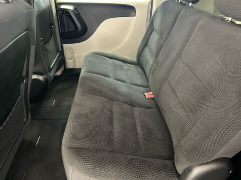 Used 2019 Dodge Grand Caravan SE w/ UConnect Hands-Free Group FWD image 5