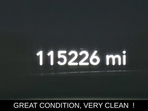 Used 2017 Chrysler Pacifica Touring Plus w/ Tire & Wheel Group FWD image 29