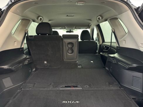 Used 2017 Nissan Rogue SV image 31
