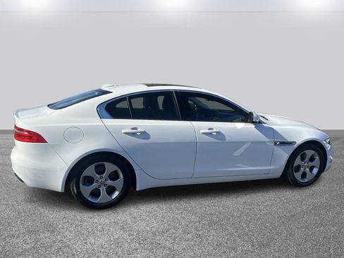 Used 2018 Jaguar XE 25t image 4