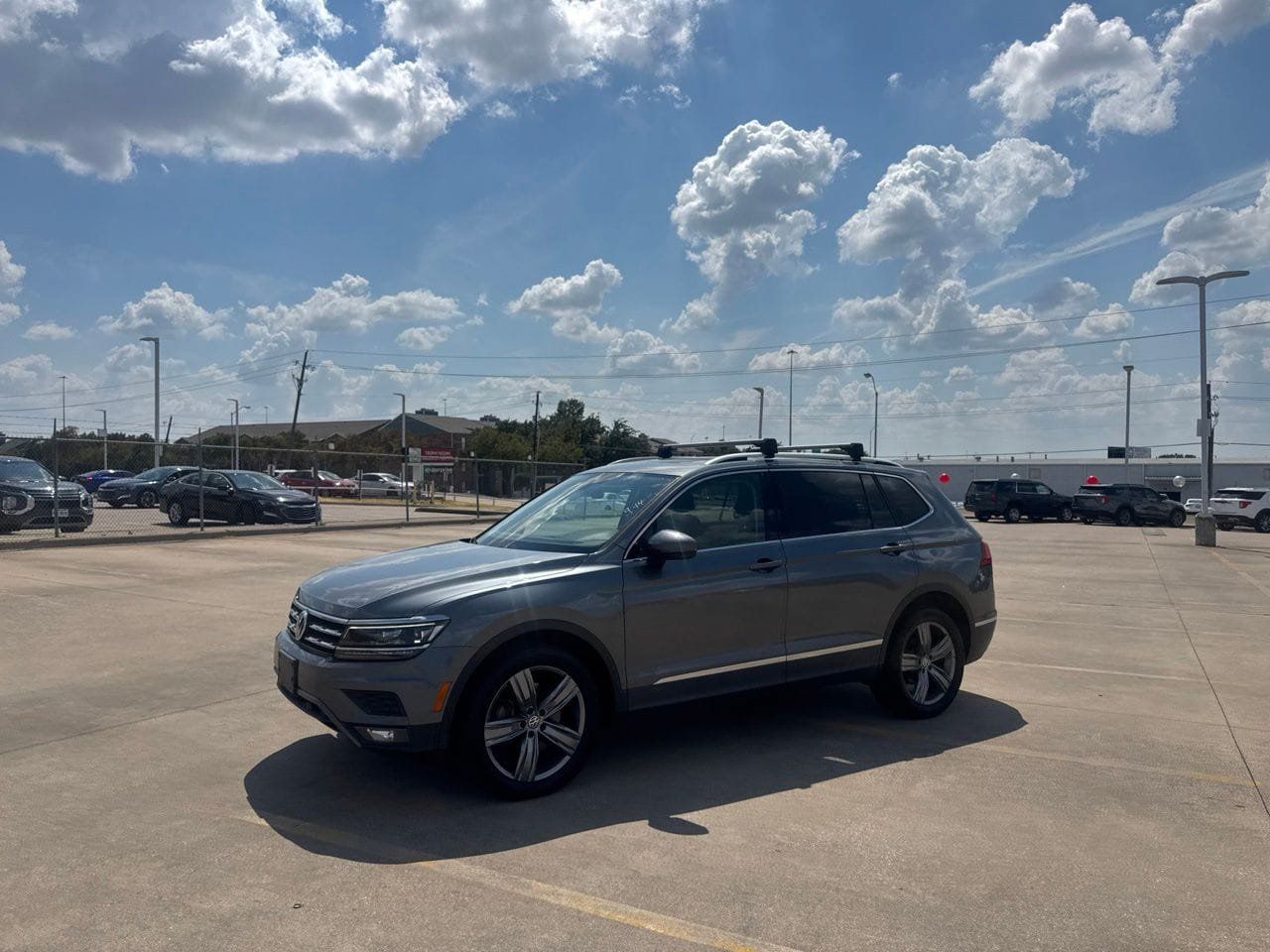 Used 2018 Volkswagen Tiguan SEL Premium FWD image 12
