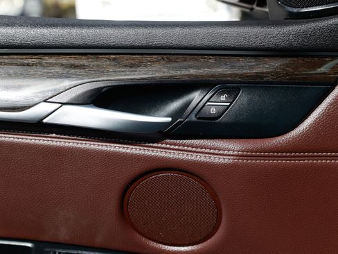 Used 2017 BMW X5 xDrive40e image 52