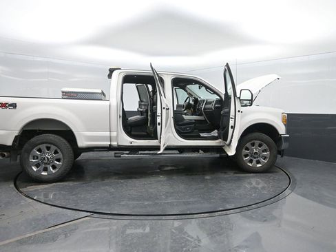 Used 2017 Ford F250 Lariat w/ Chrome Package image 44