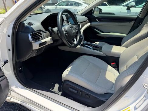 Used 2018 Honda Accord Touring image 12