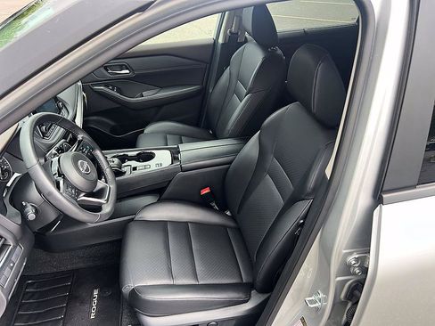 Certified 2023 Nissan Rogue SV w/ SV Premium B Package FWD image 13
