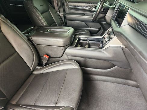Used 2023 GMC Yukon XL Denali AWD/4WD image 13