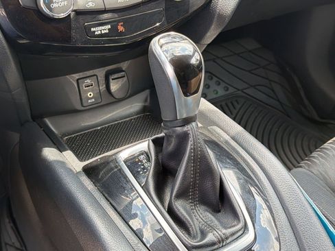 Used 2017 Nissan Rogue SV FWD image 17