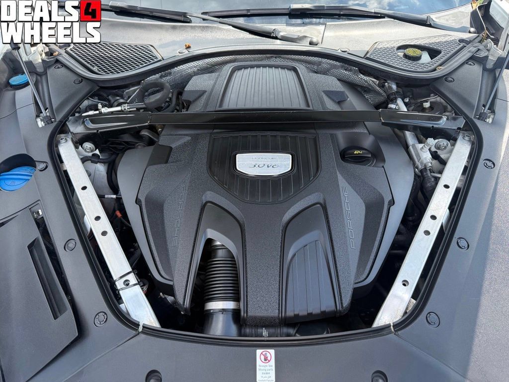 Used 2018 Porsche Panamera RWD image 10
