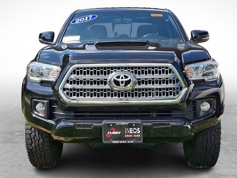 Used 2017 Toyota Tacoma TRD Sport w/ Tow Package AWD/4WD image 2