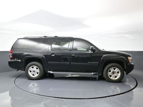 Used 2011 Chevrolet Suburban LT image 4