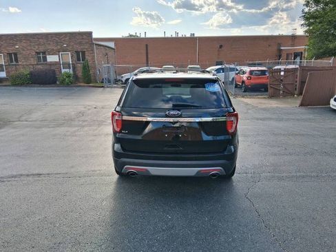 Used 2017 Ford Explorer XLT w/ Equipment Group 202A FWD image 6