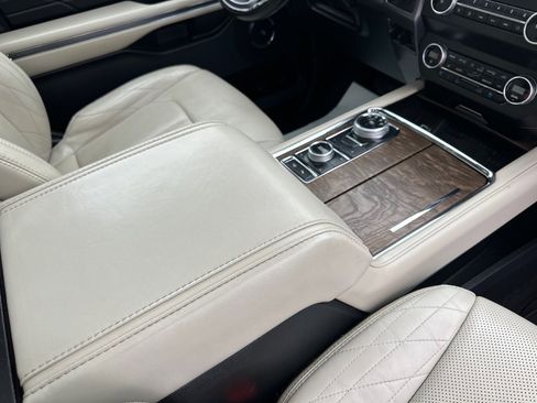 Used 2019 Ford Expedition Platinum image 37