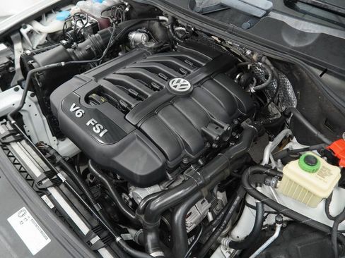 Used 2016 Volkswagen Touareg VR6 image 54